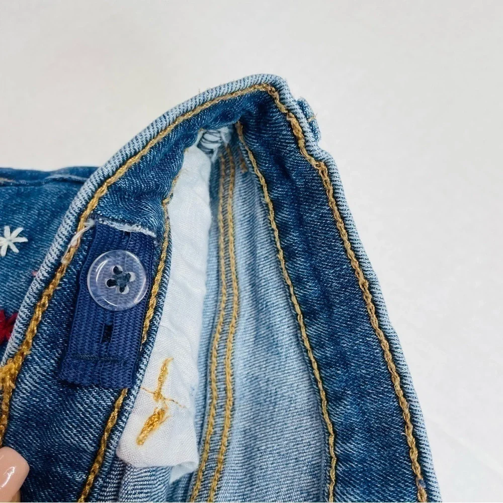 𝅺old Navy Cutoff Jean Shorts with Flower Embroidery